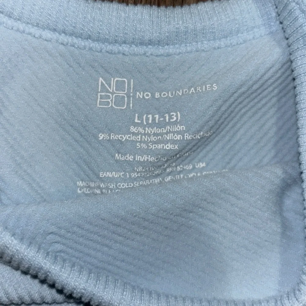 Women’s athletic set. Light blue. Size large. Bottoms are a little see through - Picture 3 of 4